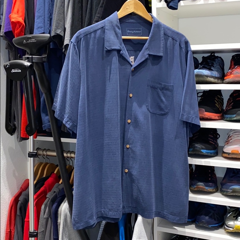 Tommy Bahama men’s silk short sleeved dress shirt